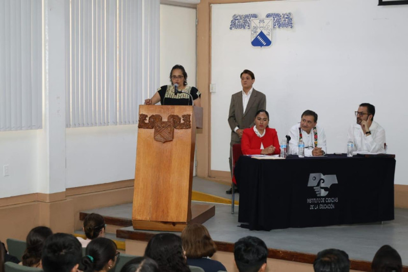 Presentan investigadores libro sobre pandemia y educación