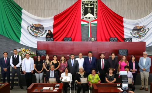 Recibe Mario Ordóñez, medalla del Congreso de Morelos