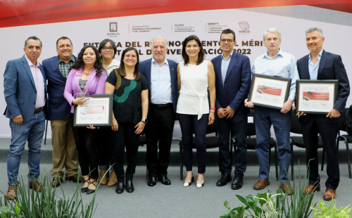 Reciben integrantes de la UAEM el Reconocimiento al Mérito Estatal de Investigación