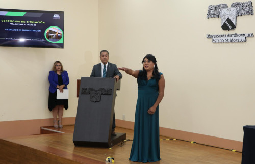 Obtiene primera persona transgénero su titulación en Administración