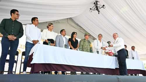 Recibe comunidad universitaria reconocimiento del Ayuntamiento de Jojutla