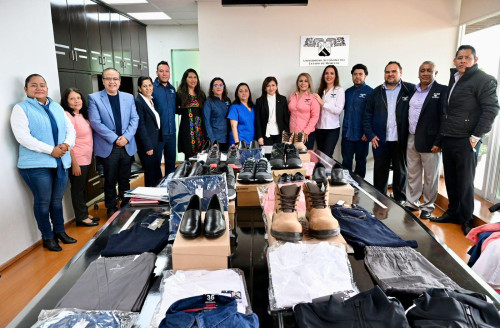 Cumple UAEM compromisos contractuales con entrega de uniformes a personal administrativo