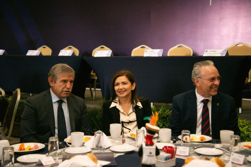 Ofrecen empresarios crear mayor vinculación con la UAEM