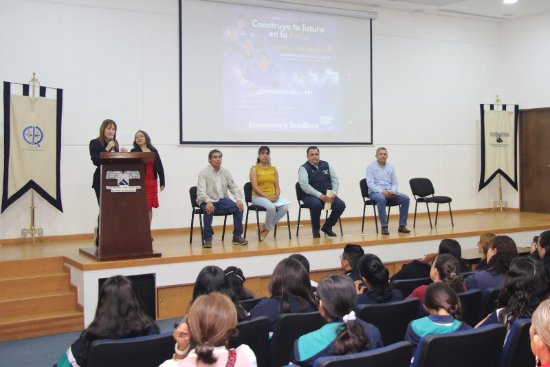 Acercan la ciencia a niñas de secundaria en la UAEM