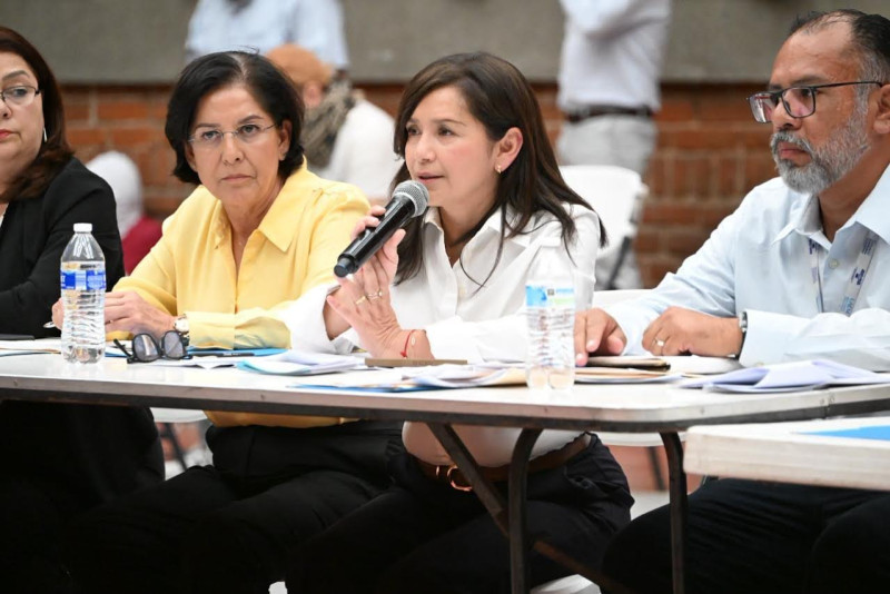 Primera mesa de diálogo entre la UAEM y movimiento estudiantil