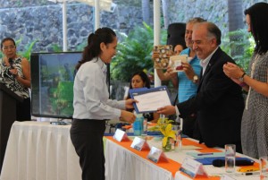 La UAEM entrega reconocimientos a nuevos empresarios