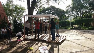 Colectivo universitario construye prototipo de refugios temporales