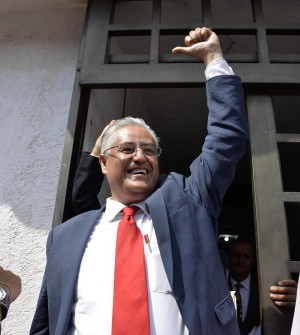 Dictan auto de no vinculación a proceso al rector de la UAEM