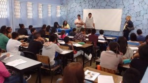 Recibe Preparatoria Diurna Uno a estudiantes con discapacidad auditiva