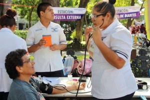 Participan estudiantes de la UAEM en Caravana de la Salud