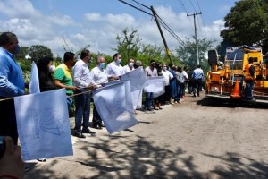 Dan banderazo de inicio a pavimentación en la EES de Jonacatepec