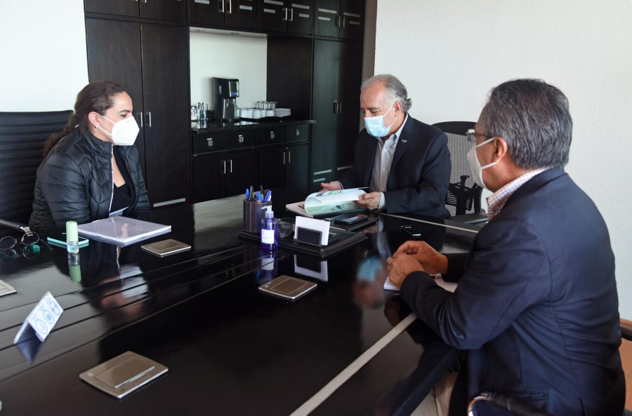 Rinde su primer informe de actividades directora de la Facultad de ...