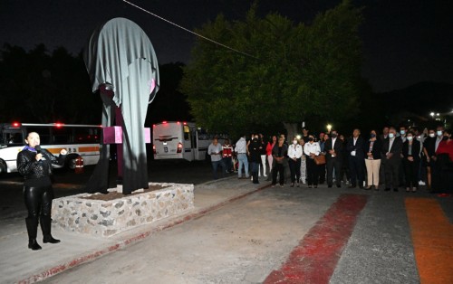 Inauguran monumento feminista en la UAEM