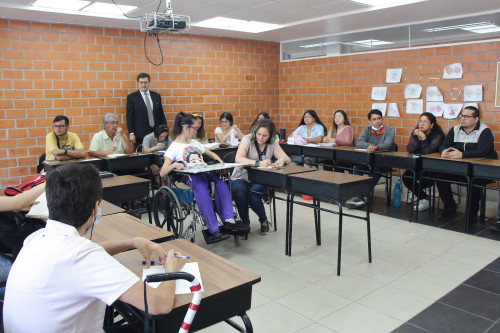 Capacitan a egresados y estudiantes de la UAEM con discapacidad