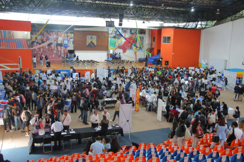 Estrechan vinculación academia, empresa y gobierno en encuentro estudiantil