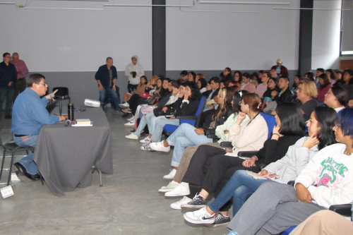 Realiza la Escuela de Turismo el 4º Congreso Internacional de Chiles en Nogada