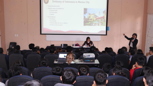 Fortalece multiculturalidad Escuela de Técnicos Laboratoristas de la UAEM