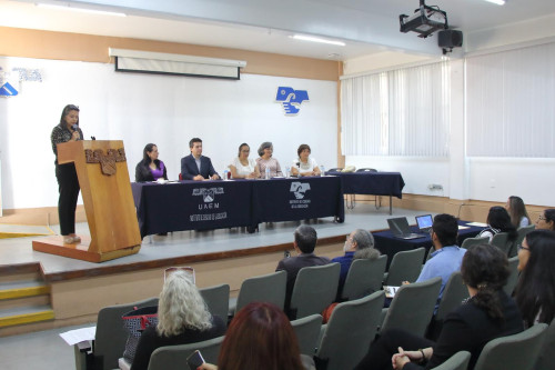 Reflexionan desde la academia la importancia de los libros de texto gratuitos en México