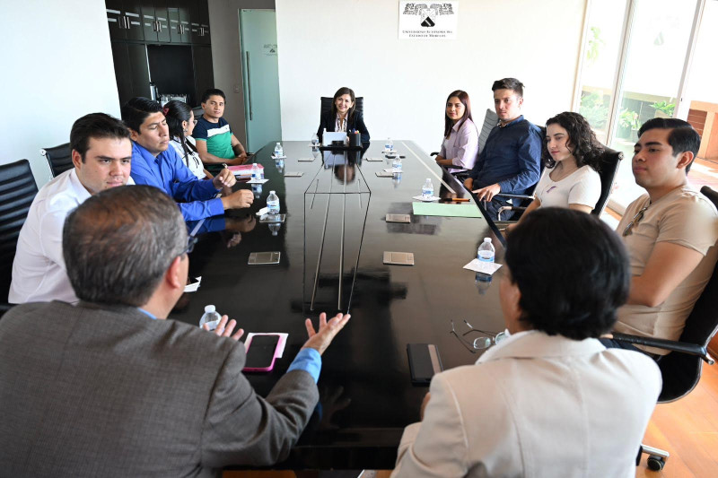 Rectora recibe a personas candidatas al Comité Directivo de la FEUM