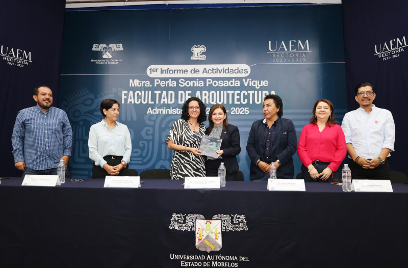 Entrega su informe de actividades directora de la Facultad de Arquitectura