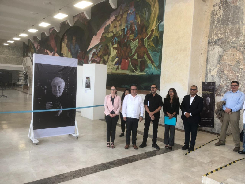 Reconocen universitarios legado cultural de Adalberto Ríos Szalay