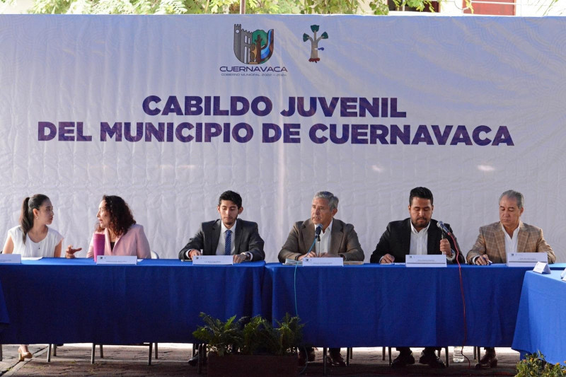 Participan juventudes universitarias en Cabildo de Cuernavaca