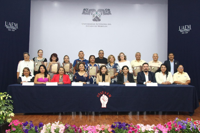 Reconocen trayectoria de trabajadores administrativos en ceremonia de jubilaciones