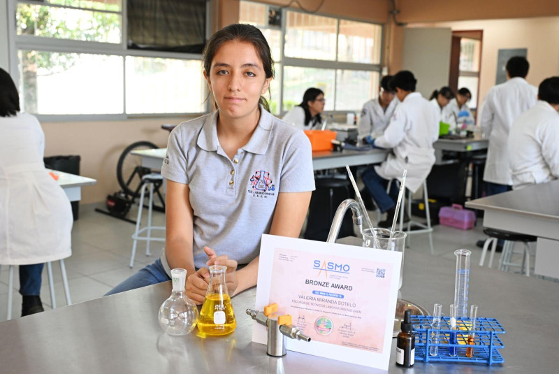 Alumna de la ETL destaca en olimpiadas internacionales de matemáticas