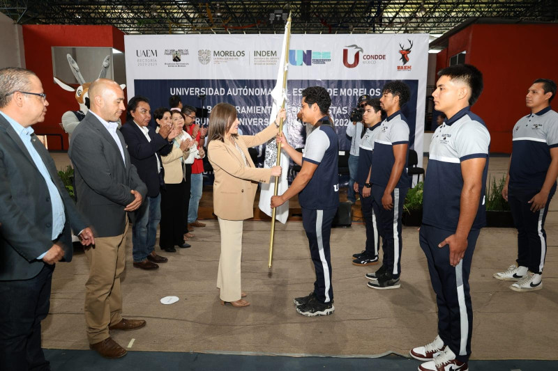 Abanderan delegación UAEM que asistirá a Universiada Nacional
