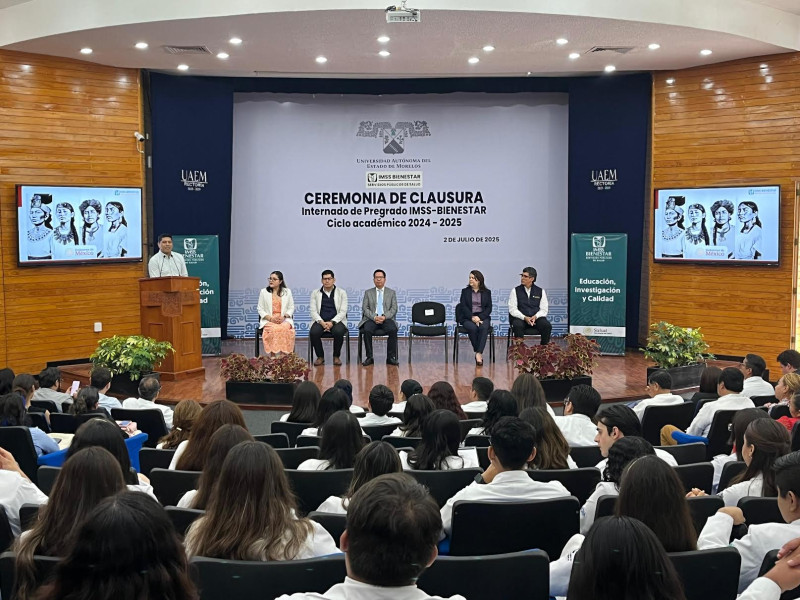 Egresados del internado de pregrado celebran clausura en la UAEM