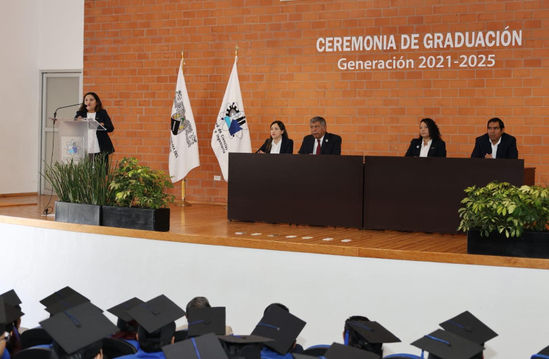 Celebran ceremonia de graduación de Ingeniería Industrial e Ingeniería Mecánica