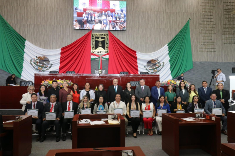 Reciben universitarios el Premio Estatal de Abogados 2025