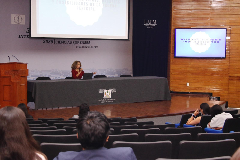 Presentan en simposio de la Facultad de Medicina avances en ciencias forenses