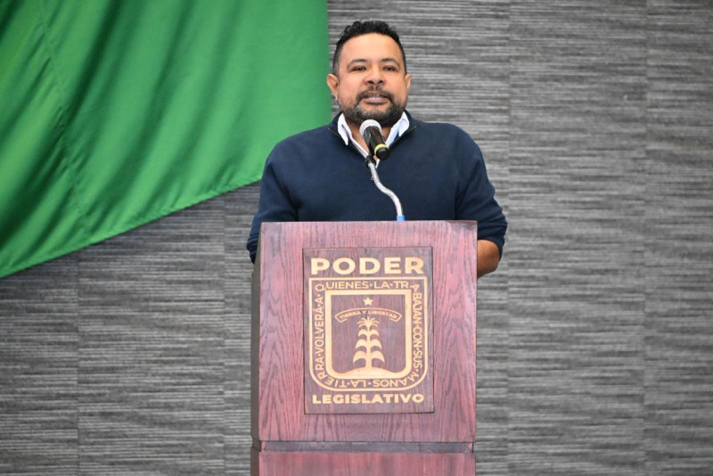 Coordinador de Radio UAEM recibe reconocimiento a trayectoria profesional