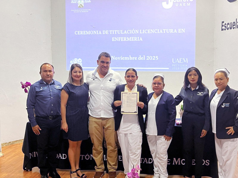 Primera mujer de la comunidad sorda de la UAEM recibe título de Licenciatura en Enfermería