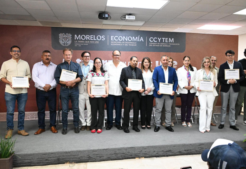 Reciben investigadores de la UAEM reconocimiento por aportaciones a sistemas complejos y neurociencias