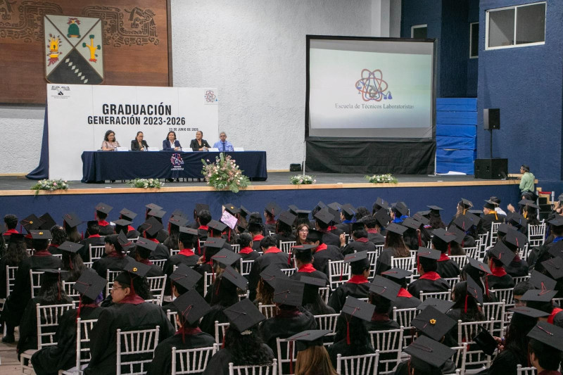 Realizan ceremonia de graduación de la Escuela de Técnicos Laboratoristas de la UAEM