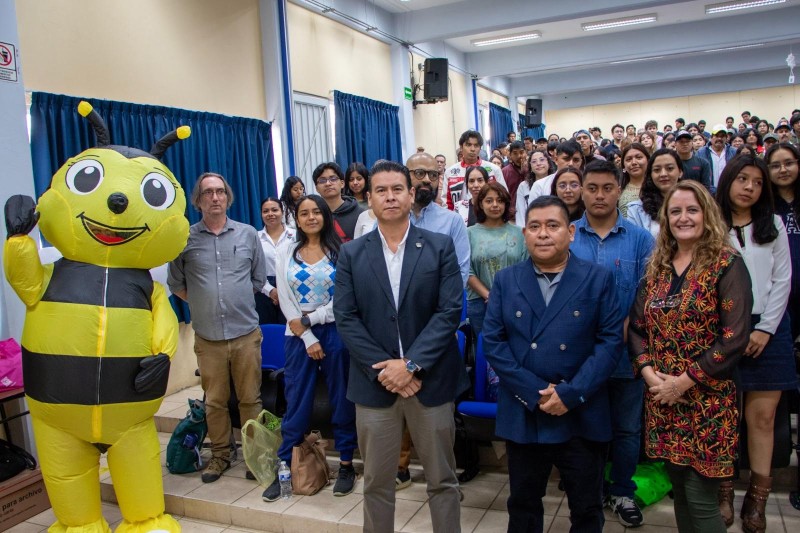 Impulsan producción y comercialización de miel en foro de la UAEM