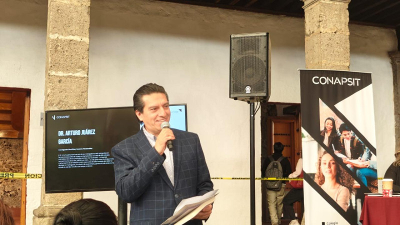 Distinguen a profesor investigador de la UAEM como miembro de Honor del Conapsit