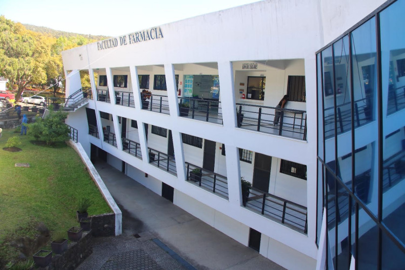 Desarrolla Facultad de Farmacia investigación con impacto en salud y formación profesional