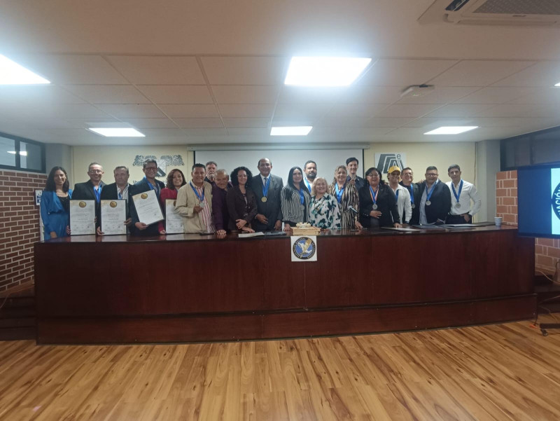 Reconocen trayectoria de locutores de Radio UAEM