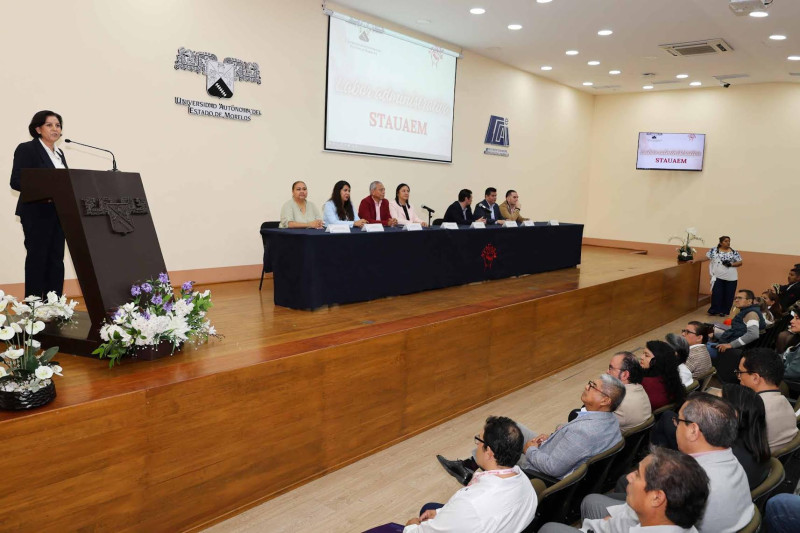 Reconocen trayectoria de trabajadores administrativos del Stauaem