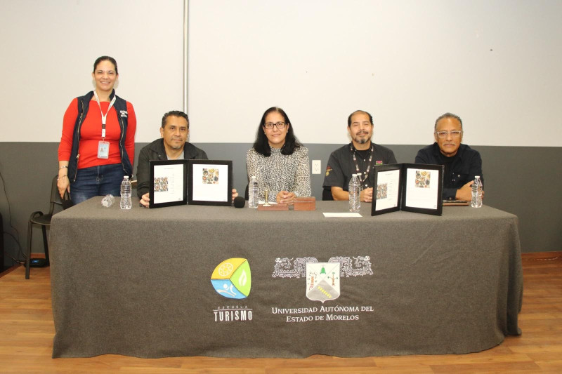 Chile en nogada llega a la filatelia desde la UAEM