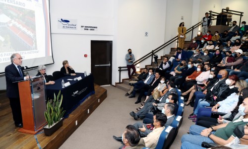 Conmemoran 25 años de fundación de la Facultad de Farmacia de la UAEM