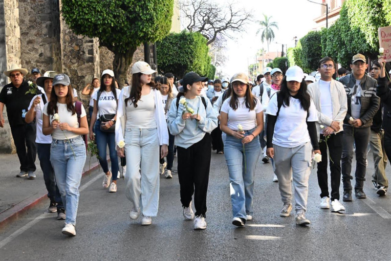 Se manifiesta de forma pacífica comunidad universitaria en exigencia de justicia