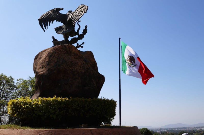 Realiza UAEM ceremonia cívica por el Día de la Bandera
