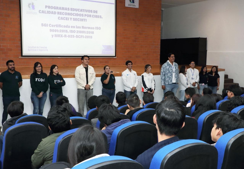 Recibe FCQeI a estudiantes de nuevo ingreso con rally