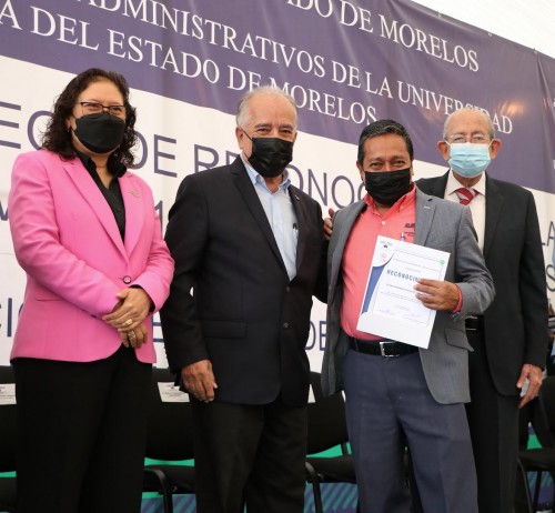 Reconoce UAEM labor de trabajadores administrativos
