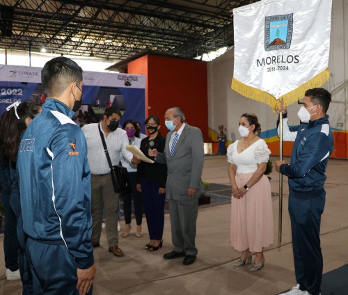 Abanderan a universitarios que participarán en Universiada Regional 2022
