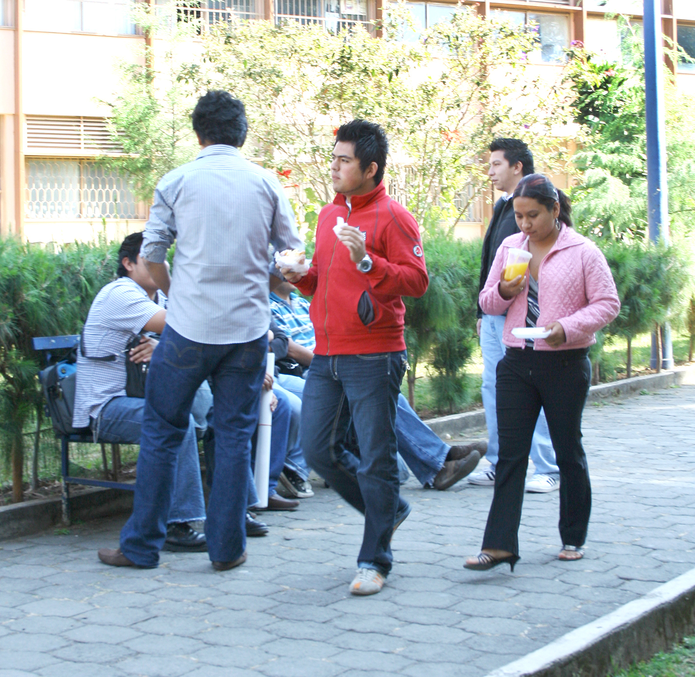 Alumnos de Escuela de Nutrición inician proyecto para detectar problemas alimenticios